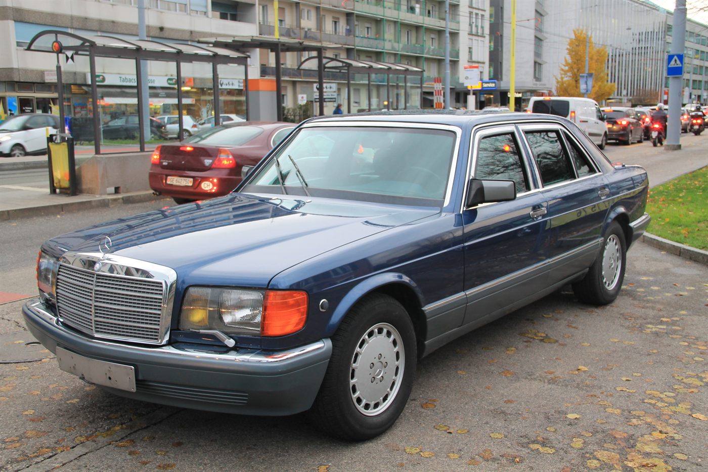 Mercedes-Benz 560 SEL - collection Leo Automobiles