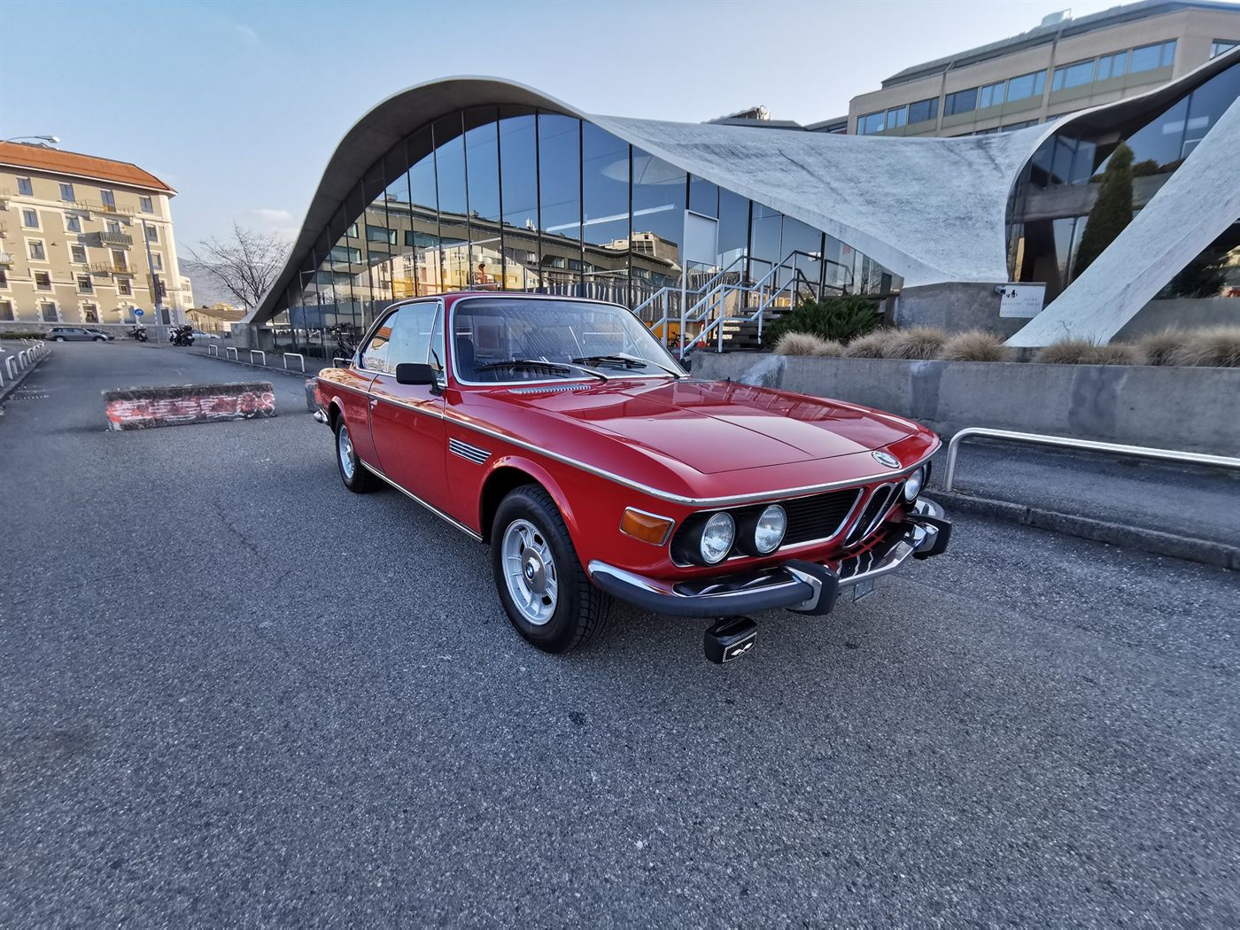 BMW 2800 CS passée chez Leo Automobiles